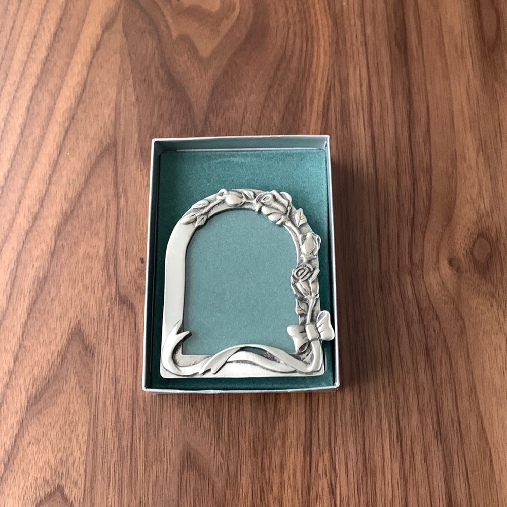 LINDSAY CLAIRE PEWTER PICTURE FRAME/ 1 for $18 2 for $28